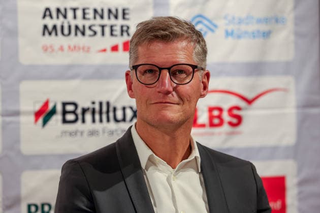 Tilman Fuchs (Bündnis 90 Die Grünen), Oberbürgermeister der Stadt Münster. Vorstellung der Streckenverläufe und der Aktionen und Zahlen des in diesem Jahr zum 20. mal stattfindenden Radrennen. In diesem Jahr startet das Radrennen in Borken im Westmünsterland. Borken, Nordrhein-Westfalen, DEU, Deutschland, 21.09.2026 Pressekonferenz Sparkassen Münsterland Giro.