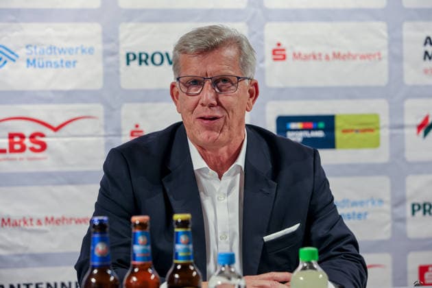 Norbert Hypki, Vorsitzender des Vorstands der Sparkasse Westmünsterland. Vorstellung der Streckenverläufe und der Aktionen und Zahlen des in diesem Jahr zum 20. mal stattfindenden Radrennen. In diesem Jahr startet das Radrennen in Borken im Westmünsterland. Borken, Nordrhein-Westfalen, DEU, Deutschland, 21.09.2026 Pressekonferenz Sparkassen Münsterland Giro.