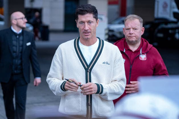 Robert Lewandowski of Polish Football Squad Arriving at Training Camp Poland national team, Nationalteam players arriving at the team™s training camp ahead of the upcoming UEFA Nations League matches (Kazimierz Koper Ball Raw Images) Warsaw Doubble Tree by Hilton ul. Skalcowa Poland Copyright: xKazimierzxKoperx _KOP7948