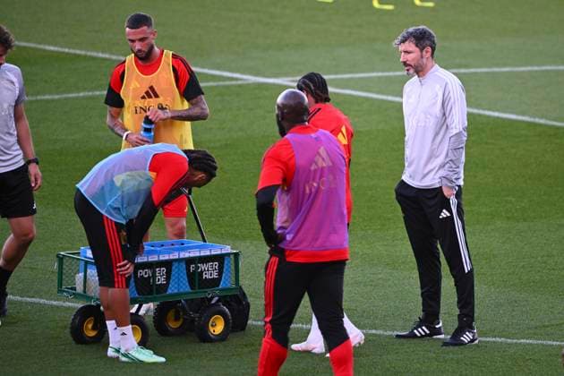Italy v Belgium - UEFA Nations League 2026 Media Activities 21 09 2026 TUBIZE, BELGIUM - SEPTEMBER 21 : Debast Zeno defender of Belgium, Van Bommel Mark head coach of Belgium pictured during a training session ahead of the UEFA Nations League tournament league phase matchday 1 group A1 match between Italy and Belgium on September 21, 2026 in Tubize, Belgium, 21 09 2026 Tubize Belgium  Copyright: xVincentxKalutx