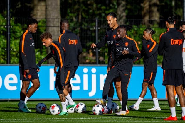 ZEIST - (l-r) Nederland midfielder Noa Lang, Nederland forward Jeremie Frimpong, Nederland defender Virgil van Dijk during the UEFA Nations League training ahead of the match against Germany at KNVB Campus on 21 September 2026 in Zeist, Nederland. (Photo by DeFodi Images) -