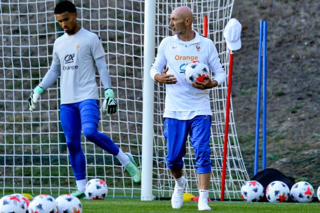 FOOTBALL : Entrainement de l™Equipe de France - 21 09 2026 Fabien Barthez (France) ClairefontaineFrance  Copyright: xBaptistexAutissierx