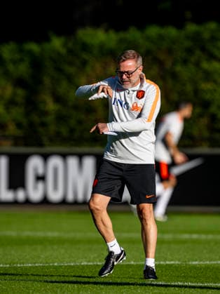 ZEIST - Assistant coach of Nederland, Oscar Hernandez, during the UEFA Nations League training ahead of the match against Germany at KNVB Campus on 21 September 2026 in Zeist, Nederland. (Photo by DeFodi Images) -