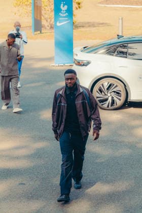 Dayot Upamecano - Les joueurs de l équipe de France de football arrivent au centre d entraînement de la Fédération française de football (FFF) à Clairefontaine-en-Yvelines, France, le 21 septembre 2026, pour une séance d entraînement à quatre jours du match de Ligue des Nations de l UEFA opposant la France à la Turquie. Ce rassemblement marque les débuts de l équipe de France sous la direction de son nouvel entraîneur, Zinédine Zidane, nommé le 28 juillet 2026 pour un contrat de quatre ans. La Ligue des Nations, compétition remportée par la France en 2021, mobilisera l attention de Zidane dans les mois à venir, avant le tirage au sort des éliminatoires de l Euro 2028 prévu début décembre. FFF via Bestimage French national football team arrive at the French Football Federation (FFF) training center in Clairefontaine-en-Yvelines, France, on September 21, 2026, for a training session four days before the UEFA Nations League match between France and Turkey. This gathering marks the team s debut under its new head coach, Zinédine Zidane, who was appointed on July 28, 2026, on a four-year contract. The Nations League—a competition France won in 2021—will be a key focus for Zidane in the coming months, ahead of the Euro 2028 qualifying draw scheduled for early December. Clairefontaine-en-Yveline France Copyright: xBoby FFFxviaxBestimagexBoby FFFxviaxBestimagex