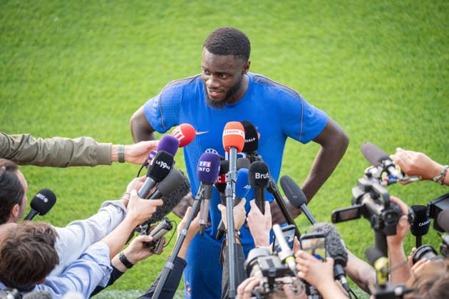 First training session for the French national team, Nationalteam with Zidane - Clairefontaine France s defender Dayot Upamecano (C) answers journalists questions after a training session four days ahead of France s UEFA Nations League football match against Turkey in Clairefontaine-en-Yvelines outside Paris, on September 21, 2026. The gathering is the first of the French national team under its new coach Zinedine Zidane, appointed on July 28, 2026 on a four-year contract. The Nations League, which France won in 2021, will dominate Zidane s attention in the coming months before the draw for the Euro 2028 qualifying tournament takes place in early December. Photo by Alexis Jumeau ABACAPRESS.COM Clairefontaine-en-Yvelines France  Copyright: xJumeauxAlexis ABACAx