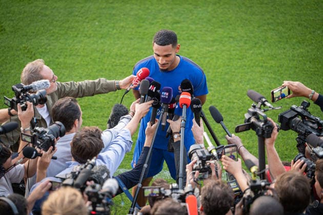 First training session for the French national team, Nationalteam with Zidane - Clairefontaine France s defender 26 Maxence Lacroix (C) answers journalists questions after a training session four days ahead of France s UEFA Nations League football match against Turkey in Clairefontaine-en-Yvelines outside Paris, on September 21, 2026. The gathering is the first of the French national team under its new coach Zinedine Zidane, appointed on July 28, 2026 on a four-year contract. The Nations League, which France won in 2021, will dominate Zidane s attention in the coming months before the draw for the Euro 2028 qualifying tournament takes place in early December. Photo by Alexis Jumeau ABACAPRESS.COM Clairefontaine-en-Yvelines France  Copyright: xJumeauxAlexis ABACAx