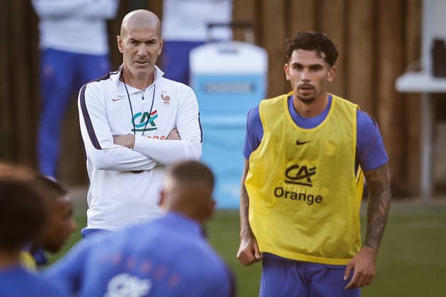 September 21, 2026, Clairefontaine-En-Yvelines, France, France: Zinedine ZIDANE of France and Lucas DA CUNHA of France during a French team training session at Centre National du Football on September 21, 2026 in Clairefontaine-en-Yvelines near Paris, France. Clairefontaine-En-Yvelines France - ZUMAm308 20260921_zsp_m308_071 Copyright: xMatthieuxMirvillex
