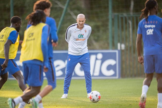 First training session for the French national team, Nationalteam with Zidane - Clairefontaine First training session for the French national team with Zidane - Clairefontaine France s head coach Zinedine Zidane during a training session four days ahead of France s UEFA Nations League football match against Turkey in Clairefontaine-en-Yvelines outside Paris, on September 21, 2026. The gathering is the first of the French national team under its new coach Zinedine Zidane, appointed on July 28, 2026 on a four-year contract. The Nations League, which France won in 2021, will dominate Zidane s attention in the coming months before the draw for the Euro 2028 qualifying tournament takes place in early December.Photo by Alexis Jumeau ABACAPRESS.COM Clairefontaine-en-Yvelines France  Copyright: xJumeauxAlexis ABACAx Clairefontaine-en-Yvelines France  Copyright: xIMAGO ABACAPRESSx