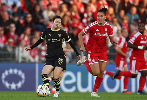 September 22, 2026, Unterhaching, Bayern, Germany: Hasegawa Yui of Manchester City ( L ) and Damnjanovic Jovana of Bayern Munich fight for the ball during the Women Uefa Champions League 2026 - 2027 football match between Bayern Munchen and Manchester City at Sportpark Stadium in Unterhaching , Bayern , Germany . September 22th , 2026 Football Women Uefa Champions League 2026 - 2027 Bayern Munchen Vs Manchster City  - ZUMAe140 20260922_zip_e140_026 Copyright: xDavidexEliasx