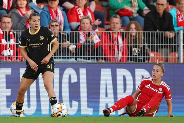 September 22, 2026, Unterhaching, Bayern, Germany: Wamser Carlotta of Manchester City ( L ) and Gwinn Giulia of Bayern Munich ( R ) fight for the ball during the Women Uefa Champions League 2026 - 2027 football match between Bayern Munchen and Manchester City at Sportpark Stadium in Unterhaching , Bayern , Germany . September 22th , 2026 Football Women Uefa Champions League 2026 - 2027 Bayern Munchen Vs Manchster City  - ZUMAe140 20260922_zip_e140_027 Copyright: xDavidexEliasx