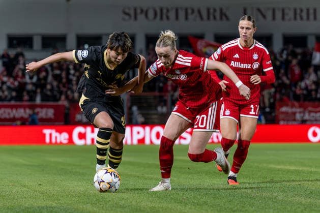 Kampf um den Ball Zweikampf zwischen Aoba Fujino (Manchester City WFC, 20) und Franziska Kett (FC Bayern Muenchen Frauen, 20) GER, FC Bayern Muenchen Frauen vs. Manchester City WFC, UEFA Womans Champions League, Ligaphase, 1. Spieltag, Spielzeit 2026 2027, 22.09.2026 (DFL DFB REGULATIONS PROHIBIT ANY USE OF PHOTOGRAPHS as IMAGE SEQUENCES and or QUASI-VIDEO). Foto: HMB Media Heike Feiner Copyright: HMBxMedia HeikexFeiner