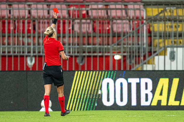 260922 Goalkeeper Jennifer Falk of Häcken (not pictured) receives a red card during the Women s Champions League football match between Inter and Häcken on September 22, 2026 in Monza. Photo: Carl Sandin BILDBYRAN kod CS CS0982 fotboll football soccer fotball uefa womens champions league inter häcken dam bbeng Copyright: CARLxSANDIN BB260922CS080