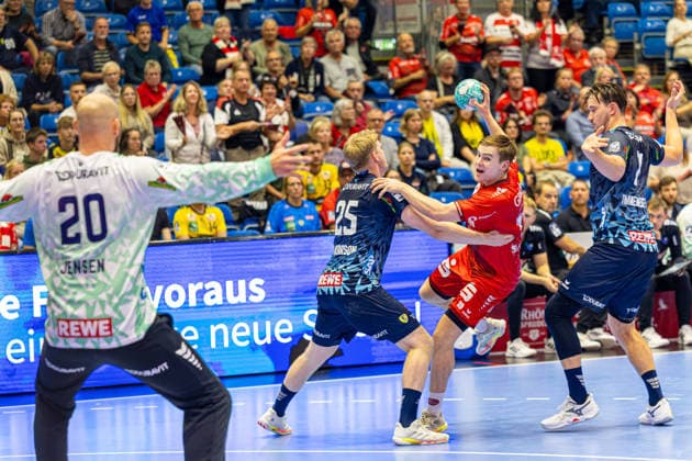 HBL Pokal, 2. Runde, Kassel, MT Melsungen vs. Rhein-Neckar Loewen, Rothenbach-Halle Kassel; 22.09.2026 HBL Pokal, 2. Runde, Kassel, Germany - 22.09.2026: Reynir Thor Stefansson (MT Melsungen, 19) am Ball, Handball Bundesliga, Spiel der MT Melsungen vs. Rhein-Neckar Loewen, Rothenbach-Halle Kassel Copyright: xBEAUTIFULxSPORTS Freudensteinx