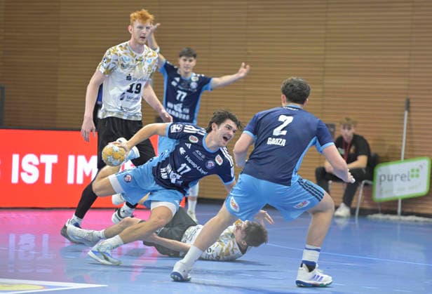 22.09.2026, Hamburgs Kaj Geenen setzt sich durch, DHB-Pokal, HC Elbflorenz Dresden -HC Hamburg, (c) Dresden