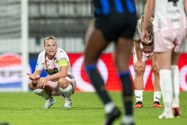 260922 Anna Anvegard of Häcken looks dejected after the Women s Champions League football match between Inter and Häcken on September 22, 2026 in Monza. Photo: Carl Sandin BILDBYRAN kod CS CS0982 fotboll football soccer fotball uefa womens champions league inter häcken dam bbeng depp Copyright: CARLxSANDIN BB260922CS088