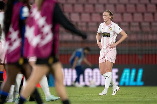 260922 Emma Östlund of Häcken looks dejected after the Women s Champions League football match between Inter and Häcken on September 22, 2026 in Monza. Photo: Carl Sandin BILDBYRAN kod CS CS0982 fotboll football soccer fotball uefa womens champions league inter häcken dam bbeng fotboll football soccer fotball uefa womens champions league inter häcken dam bbeng depp Copyright: CARLxSANDIN BB260922CS096