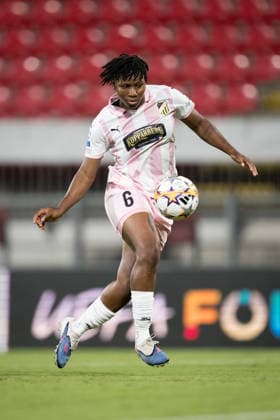 260922 Joy Omewa of Häcken during the Women s Champions League football match between Inter and Häcken on September 22, 2026 in Monza. Photo: Carl Sandin BILDBYRAN kod CS CS0982 fotboll football soccer fotball uefa womens champions league inter häcken dam bbeng fotboll football soccer fotball uefa womens champions league inter häcken dam bbeng Copyright: CARLxSANDIN BB260922CS101