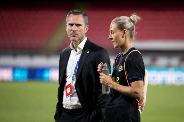 260922 Martin Ericsson, head of sports in Häcken, and Emma Kullberg of Inter after the Women s Champions League football match between Inter and Häcken on September 22, 2026 in Monza. Photo: Carl Sandin BILDBYRAN kod CS CS0982 fotboll football soccer fotball uefa womens champions league inter häcken dam bbeng fotboll football soccer fotball uefa womens champions league inter häcken dam bbeng Copyright: CARLxSANDIN BB260922CS105