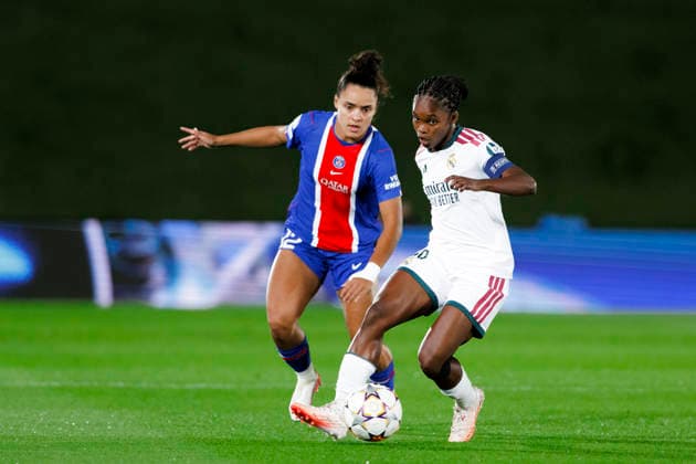 UEFA Women s Champions League - Real Madrid vs Paris Saint-Germain MADRID, SPAIN -September 22:Linda Caicedo of Real Madrid and Isabela of Paris Saint-Germain fight for the ball during the UEFA Women s Champions League match between Real Madrid and Paris Saint-Germain at Alfredo Di Stefano stadium in Madrid.(Photo by Guille Martinez f22photo) Madrid Alfredo Di Stefano Stadium Spain Copyright: xGuillermoxMartinezx