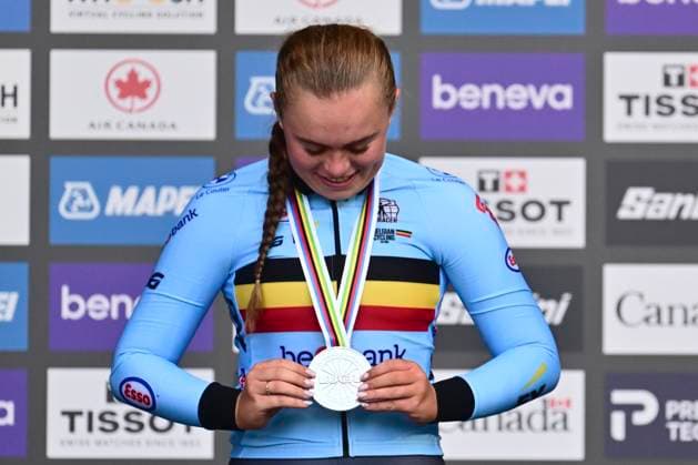 UCI 2026 Road World Championship, WM, Weltmeisterschaft Montreal 22 09 2026 MONTREAL, CANADA - SEPTEMBER 22 : silver medal Decruyenaere Yana (BEL) pictured during the podium ceremony of the Women Junior Individual Time Trial of the 2026 UCI Road World Championships 93th edition an UCI World Championships cycling race of 10.7 km with start in Montreal and finish in Montreal on September 22, 2026 in Montreal, Canada, 22 09 2026 Montreal Canada  Copyright: xPeterxDexVoechtx