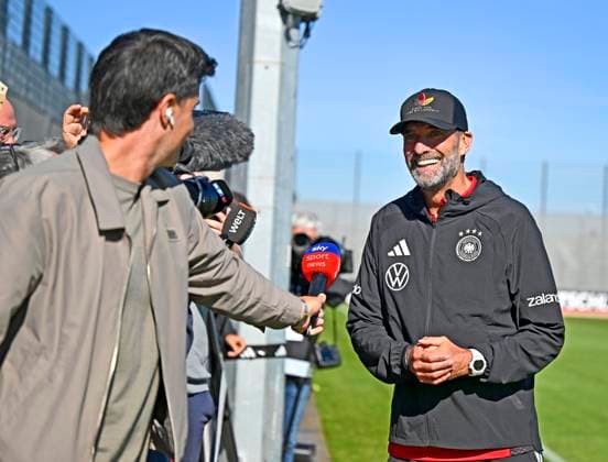 23.09.2026, Fussball DFB-Nationalmannschaft Deutschland, Trainingslager in Herzogenaurach, im Homeground bei ADIDAS, vor den UEFA Nations League Spielen, Trainer Jürgen Klopp (Deutschland) beim Intreview