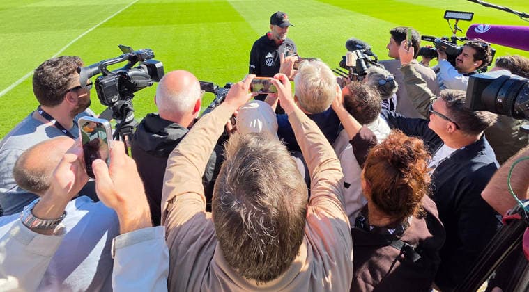 23.09.2026 - Fussball - DFB Deutscher Fussball Bund - Nationalmannschaft Nationalteam Deutschland - Training - - xwoxzix - Jürgen Klopp ( Bundestrainer Deutschland ) im spontanen Interview Mediengespräch