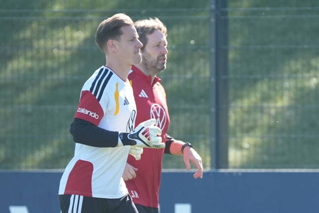 Torwarttrainer Stefan Wessels (Deutschland Germany) trainiert gesondert mit Torwart Marc-Andre ter Stegen (Deutschland Germany) - Herzo Base 23.09.2026: Deutsche Nationalmannschaft Nations League Abschlusstraining Home Ground, HerzoBase, World of Adidas, Herzogenaurach