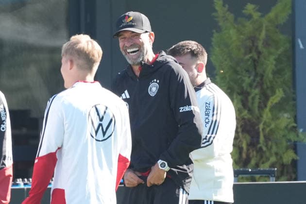Bundestrainer Jürgen Klopp (Deutschland Germany) hat Spaß im Training - Herzo Base 23.09.2026: Deutsche Nationalmannschaft Nations League Abschlusstraining Home Ground, HerzoBase, World of Adidas, Herzogenaurach