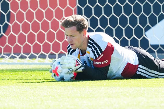 Torwart Marc-Andre ter Stegen (Deutschland Germany) hält den Ball - Herzo Base 23.09.2026: Deutsche Nationalmannschaft Nations League Abschlusstraining Home Ground, HerzoBase, World of Adidas, Herzogenaurach