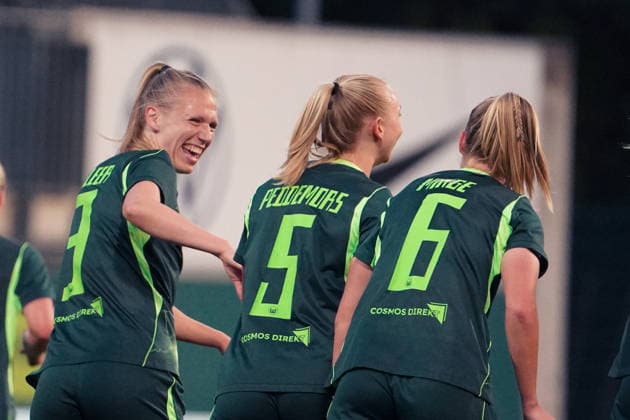 Deutschland: Fussball UEFA Women s Europa Cup 2026 2027, 2. Qualifikationsrunde, Hinspiel - VfL Wolfsburg vs SK Sturm Graz - AOK Stadion (Wolfsburg): Tor und Torjubel zum Ella Peddemors (VfL Wolfsburg Women, 5) Copyright: xAymanxAlahmedx