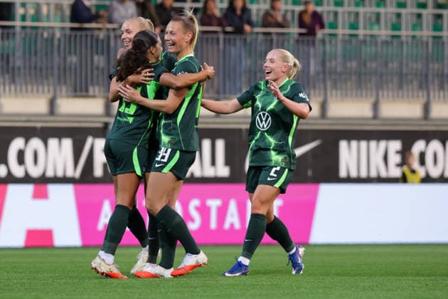23.09.2026, xgrfx, Fussball UEFA Womens Europa Cup , VfL Wolfsburg - SK Sturm Graz v.l. Tor, Ella Peddemors zum 1:0 (VfL Wolfsburg) AOK Stadion