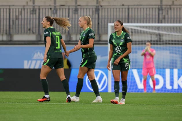23.09.2026, xgrfx, Fussball UEFA Womens Europa Cup , VfL Wolfsburg - SK Sturm Graz v.l. Tor, Ella Peddemors zum 1:0 (VfL Wolfsburg) AOK Stadion