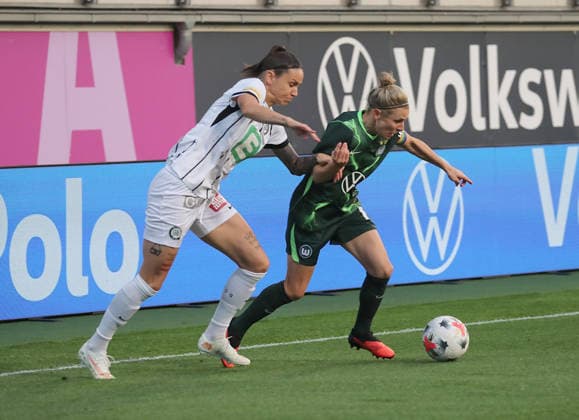 Lilla Sipos (SK Sturm Graz) Svenja Huth (VfL Wolfsburg) Fussball, Frauen, Saison 2026 2027, UEFA, Womens Europa Cup Qualifikation, 2.Runde, AOK stadion Wolfsburg, VfL Wolfburg gegen Sturm Graz