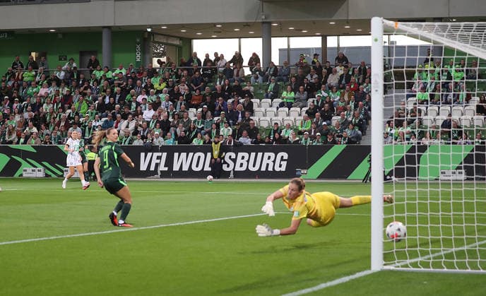 Hier erzielt 9 Lara Prasnikar (VfL Wolfsburg) das 2-0 Fussball, Frauen, Saison 2026 2027, UEFA, Womens Europa Cup Qualifikation, 2.Runde, AOK stadion Wolfsburg, VfL Wolfburg gegen Sturm Graz