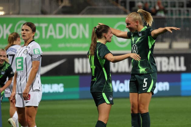 VfL vs. Graz, EL Quali Frauen, Wolfsburg, 23.09.2026, Fußball, Frauen, VfL Wolfsburg vs. SK Sturm Graz, UEFA Women s Europa Cup Qualifikation, 2. Runde, Saison 2026 2027: Smilla Vallotto (VfL Wolfsburg) jubelt mit Ella Paddemors (VfL Wolfsburg) nach ihrem Tor zum 3:0 AOK Stadion Niedersachsen Deutschland