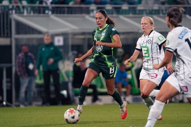 Deutschland: Fussball UEFA Women s Europa Cup 2026 2027, 2. Qualifikationsrunde, Hinspiel - VfL Wolfsburg vs SK Sturm Graz - AOK Stadion (Wolfsburg): am Ball Kessya Bussy (VfL Wolfsburg Women, 19) Copyright: xAymanxAlahmedx