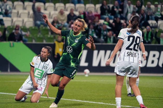 Deutschland: Fussball UEFA Women s Europa Cup 2026 2027, 2. Qualifikationsrunde, Hinspiel - VfL Wolfsburg vs SK Sturm Graz - AOK Stadion (Wolfsburg): Tor und Torjubel zum Lena Lattwein (VfL Wolfsburg Women, 8) Copyright: xAymanxAlahmedx