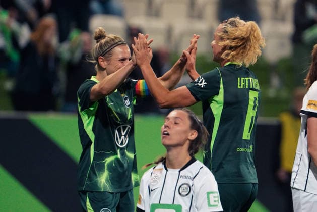 Deutschland: Fussball UEFA Women s Europa Cup 2026 2027, 2. Qualifikationsrunde, Hinspiel - VfL Wolfsburg vs SK Sturm Graz - AOK Stadion (Wolfsburg): Tor und Torjubel zum Lena Lattwein (VfL Wolfsburg Women, 8) Svenja Huth (VfL Wolfsburg Women, 10) Copyright: xAymanxAlahmedx