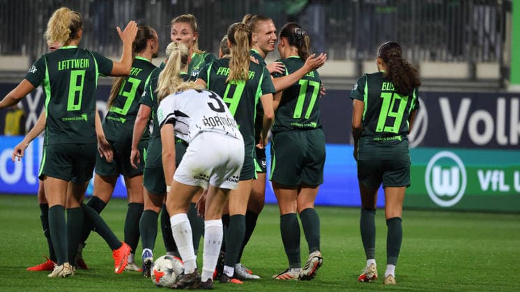VfL vs. Graz, EL Quali Frauen, Wolfsburg, 23.09.2026, Fußball, Frauen, VfL Wolfsburg vs. SK Sturm Graz, UEFA Women s Europa Cup Qualifikation, 2. Runde, Saison 2026 2027: Katharina Piljic (VfL Wolfsburg) jubelt mit der Mannschaft nach ihrem Tor zum 5:1 AOK Stadion Niedersachsen Deutschland