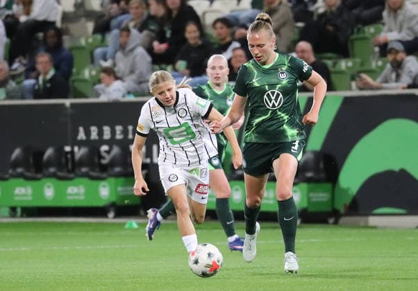 Katja Weber (SK Sturm Graz), Lieske Carleer (VfL Wolfsburg) Fussball, Frauen, Saison 2026 2027, UEFA, Womens Europa Cup Qualifikation, 2.Runde, AOK stadion Wolfsburg, VfL Wolfburg gegen Sturm Graz, 6-1