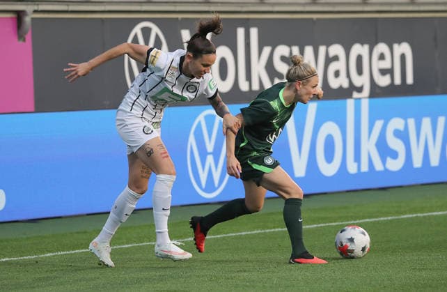 Lilla Sipos (SK Sturm Graz), Svenja Huth (VfL Wolfsburg) Fussball, Frauen, Saison 2026 2027, UEFA, Womens Europa Cup Qualifikation, 2.Runde, AOK stadion Wolfsburg, VfL Wolfburg gegen Sturm Graz, 6-1