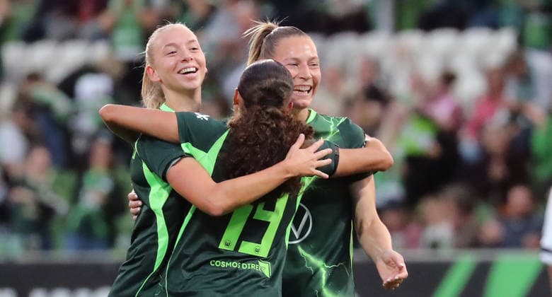 Torjubel, Tor durch Ella Peddemors (VfL Wolfsburg) Fussball, Frauen, Saison 2026 2027, UEFA, Womens Europa Cup Qualifikation, 2.Runde, AOK stadion Wolfsburg, VfL Wolfburg gegen Sturm Graz, 6-1