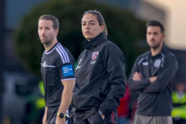 Landsberg, Deutschland 23. September 2026: Toto-Pokal - Bayerischer Landespokal - 2026 2027 - Viertelfinale - TSV 1882 Landsberg gegen FC Ingolstadt 04 Im Bild: Trainerin Sabrina Wittmann (FCI) TSV Sportpark Bayern Copyright: xFotostandx xSchäferx