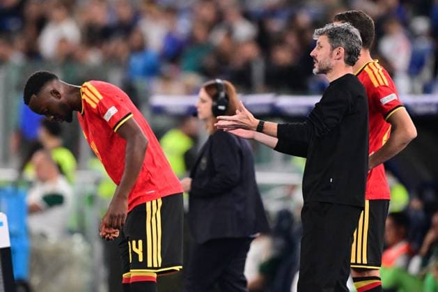 Belgium s Dodi Lukebakio and Belgium s head coach Mark van Bommel pictured during a soccer game between the Red Devils, the Belgian national soccer team and Italy for the opening game of the UEFA Nations League, in Rome, on Friday 25 September 2026. DIRKxWAEM  x187824869x