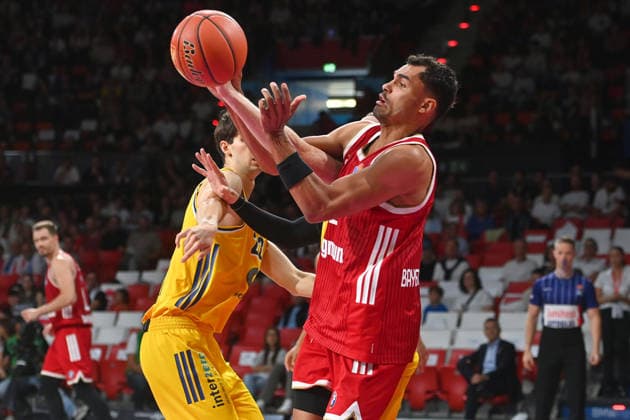 Johannes THIEMANN (FCB), Aktion,Zweikampf gegen Nevio BENNEFELD (Alba Berlin). Basketball BBL,Saison 2026 2027 FC Bayern Muenchen-Alba Berlin am 26.09.2026, BMW Park