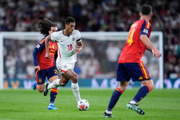 September 26, 2026, London, London, England: Jude Bellingham of England controls the ball during the UEFA Nations League 2026 27 League Phase MD1 Group A3 match between England and Spain at Wembley Stadium on September 26, 2026, in London, England. London England - ZUMAa181 20260926_zaa_a181_142 Copyright: xDennisxAgyemanx