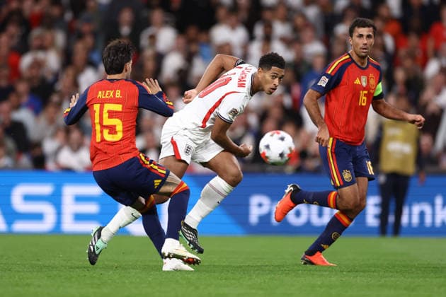 England v Spain 26 September 2026, London - UEFA Nations League - England v Spain - Alex Baena and Rodri of Spain surround Jude Bellingham of England - Photo: Jacques Feeney Offside. London UK Copyright: xJacquesxFeeneyx xOffsidexOffside