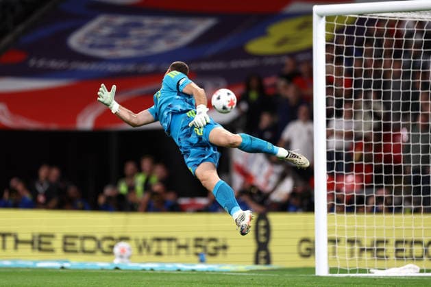 England v Spain 26 September 2026, London - UEFA Nations League - England v Spain - Spain goalkeeper Unai Simon dives for the ball - Photo: Jacques Feeney Offside. London UK Copyright: xJacquesxFeeneyx xOffsidexOffside