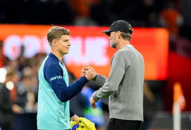 Trainer Bundestrainer Jürgen Klopp (GER) klatscht Torwart Finn Dahmen (GER) nach dem Spiel ab. Fussball Länderspiel UEFA Nations League, 1. Spieltag, Niederlande (NED) - Deutschland (GER) 1:1, am 24.09.2026 in Amsterdam Niederlande. Johan Cruyff Arena