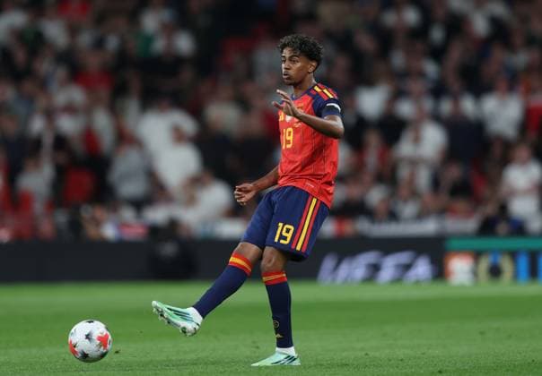 UEFA Nations League - England v Spain LONDON, ENGLAND, SEPTEMBER 26: Lamine Yamal of Spain national team, Nationalteam on the ball during The UEFA Nations League Group Stage match in Group C3 between England v Spain at Wembley Stadium, London, England, on September 26. (Photo by Daniel Weir) London Wembley Stadium England Copyright: xDanielxWeir SportsxPressxPhotox Sportspressphoto_SPR240610